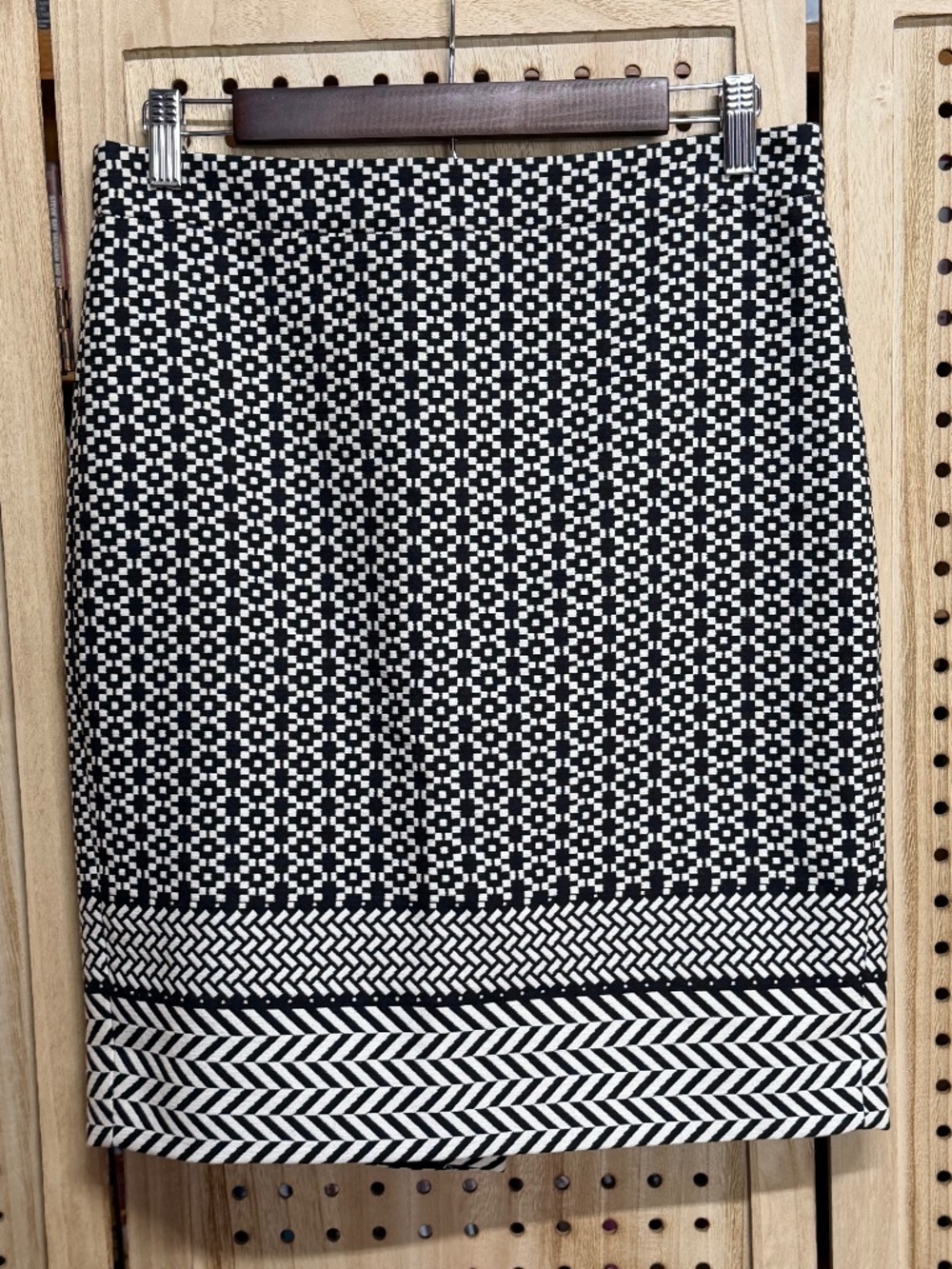 J.Crew Factory Chevron Pencil Skirt Black Ivory Geometric Size 4